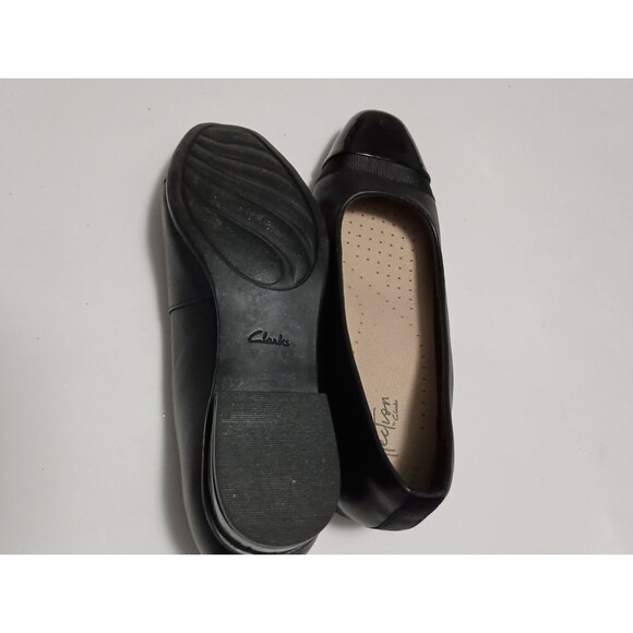 Clarks Black Patent Toe Flats - Picture 7 of 8
